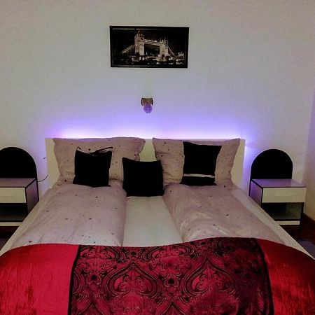 Pecs Park Apartment Екстериор снимка