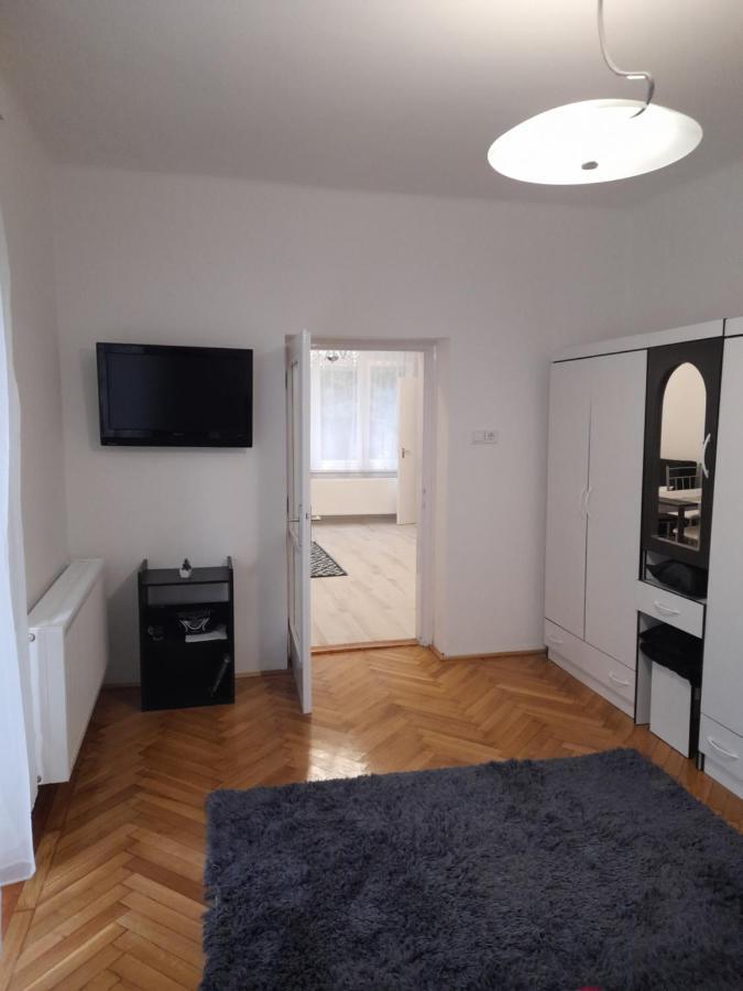 Pecs Park Apartment Екстериор снимка