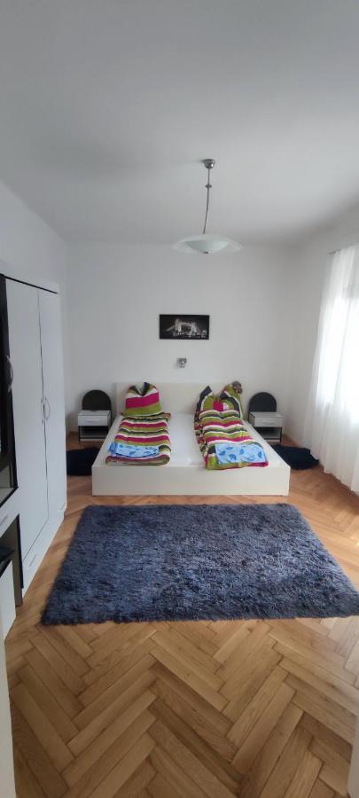 Pecs Park Apartment Екстериор снимка