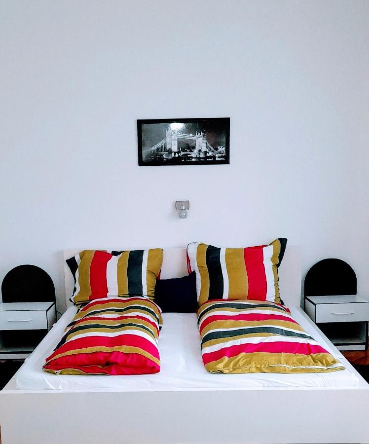 Pecs Park Apartment Екстериор снимка