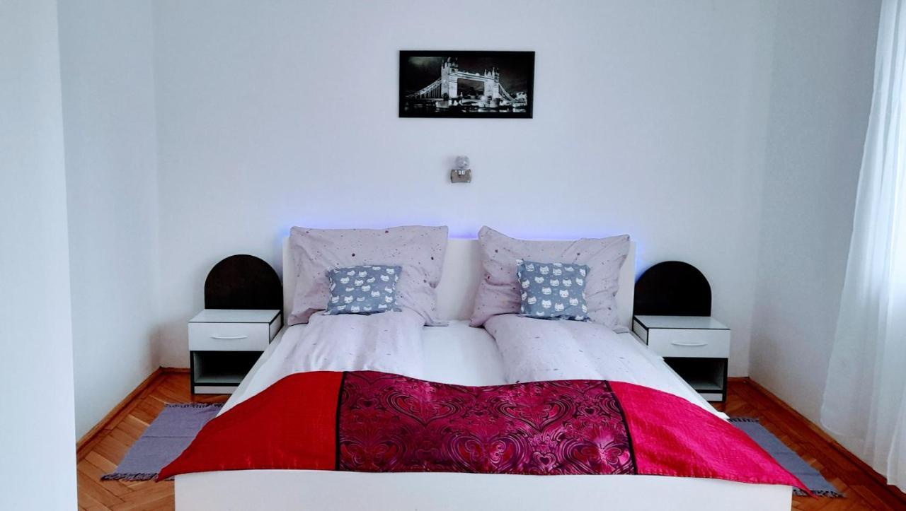 Pecs Park Apartment Екстериор снимка