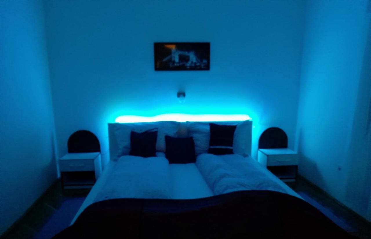 Pecs Park Apartment Екстериор снимка