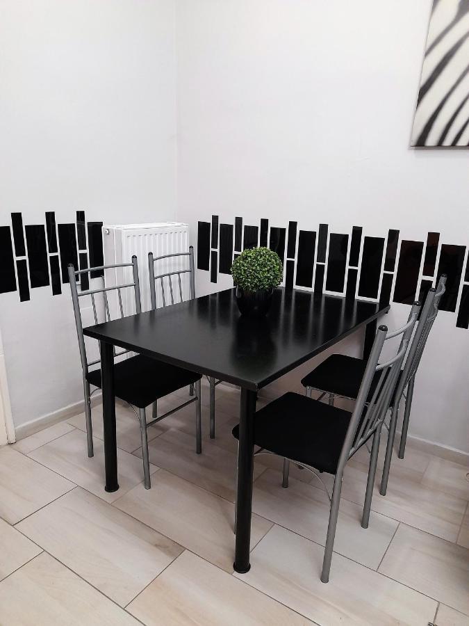 Pecs Park Apartment Екстериор снимка